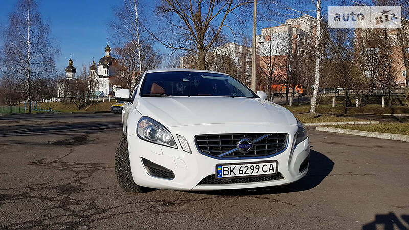 Седан Volvo S60 2013 в Ровно