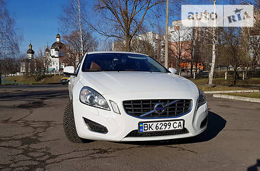 Седан Volvo S60 2013 в Рівному