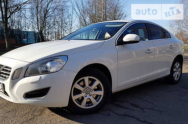 Седан Volvo S60 2013 в Рівному