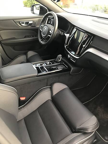 Седан Volvo S60 2019 в Одессе