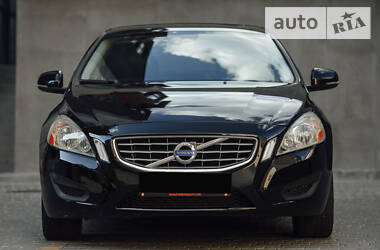 Седан Volvo S60 2012 в Львове