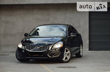 Седан Volvo S60 2012 в Львове