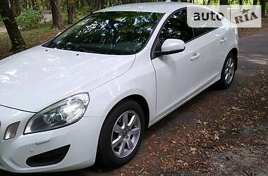 Седан Volvo S60 2012 в 