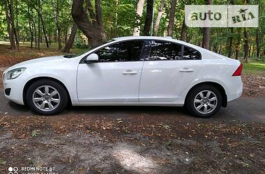 Седан Volvo S60 2012 в 
