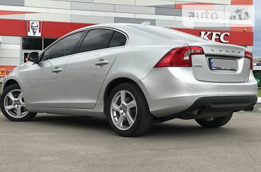 Седан Volvo S60 2011 в 