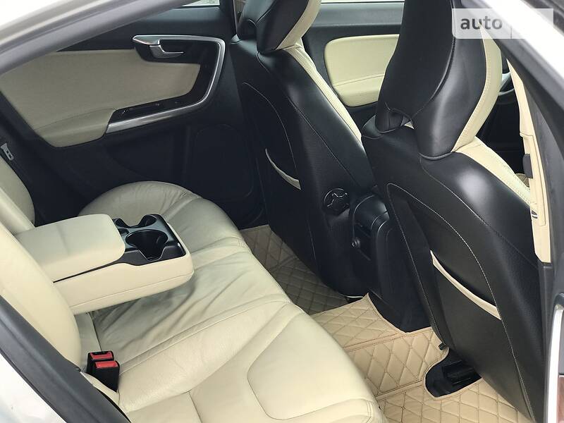 Седан Volvo S60 2011 в Львове