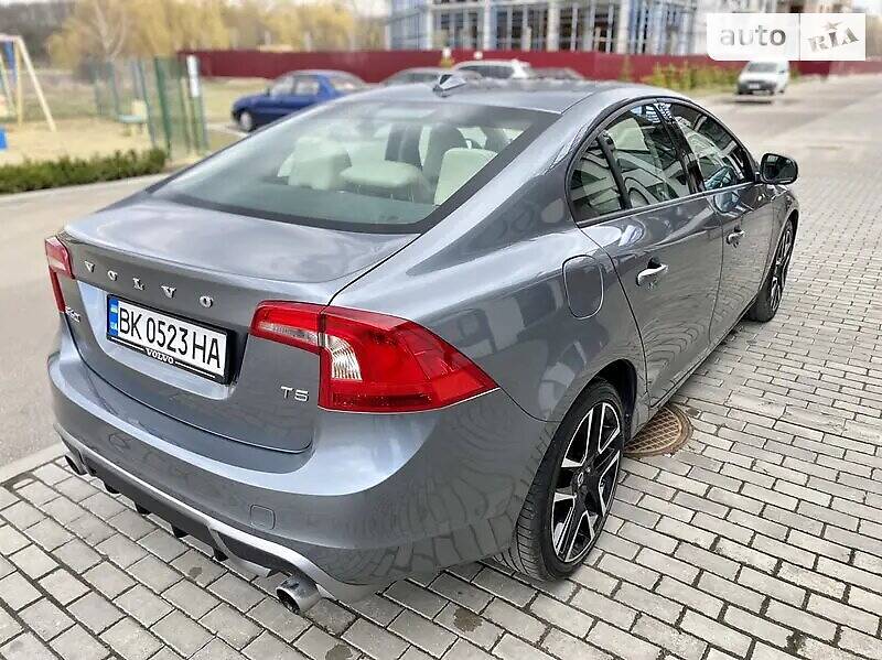 Седан Volvo S60 2016 в Києві
