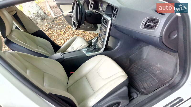 Седан Volvo S60 2012 в Хмельницком