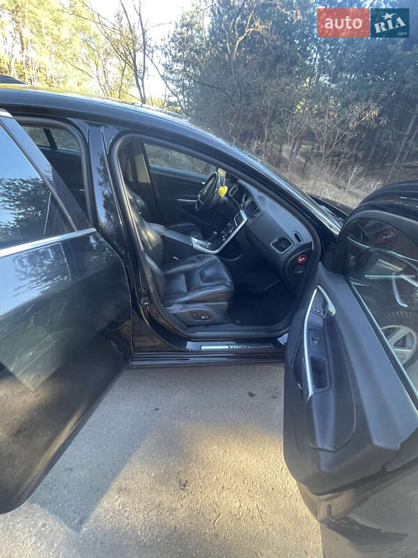 Седан Volvo S60 2011 в Зміїві