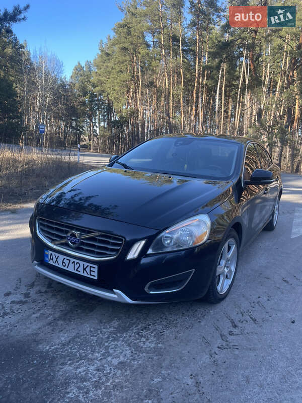 Седан Volvo S60 2011 в Зміїві