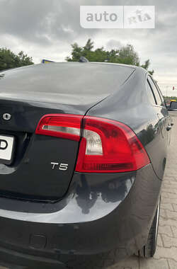 Седан Volvo S60 2013 в 