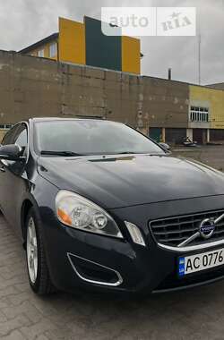 Седан Volvo S60 2013 в Львові