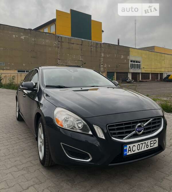 Седан Volvo S60 2013 в 