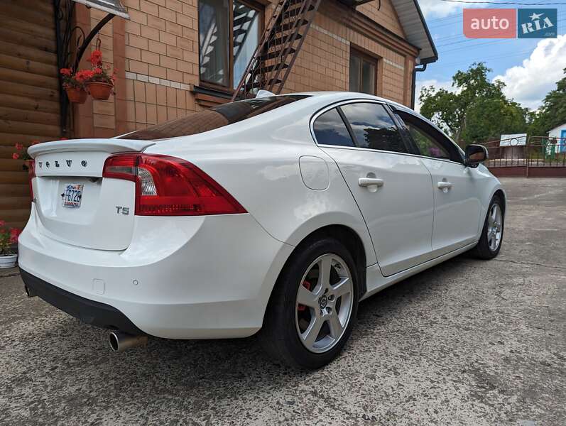 Седан Volvo S60 2012 в Ровно