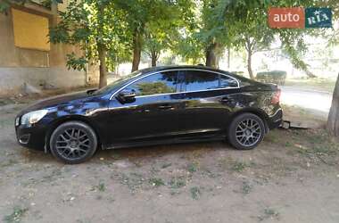Седан Volvo S60 2013 в 