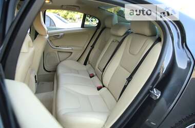 Седан Volvo S60 2015 в 