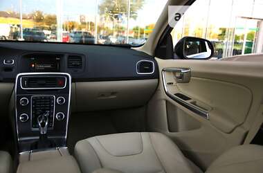 Седан Volvo S60 2015 в 