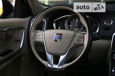 Седан Volvo S60 2015 в 