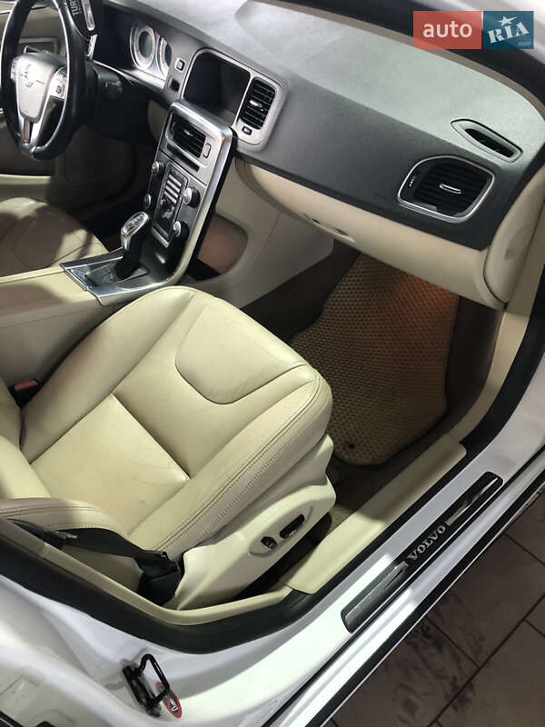 Седан Volvo S60 2012 в Кременчуге