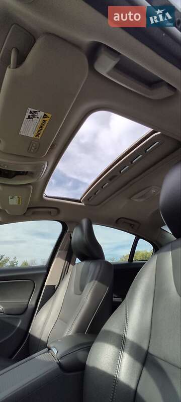 Седан Volvo S60 2016 в Львове