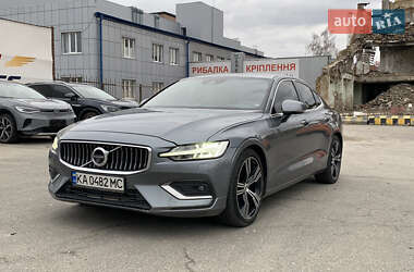 Седан Volvo S60 2019 в Киеве