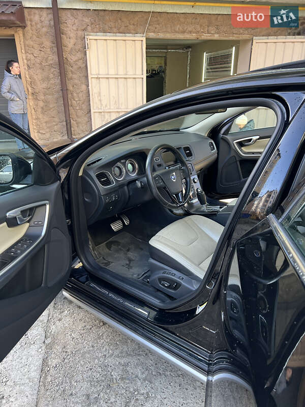 Седан Volvo S60 2010 в Львові