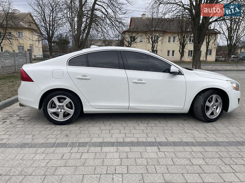 Седан Volvo S60 2012 в Львове