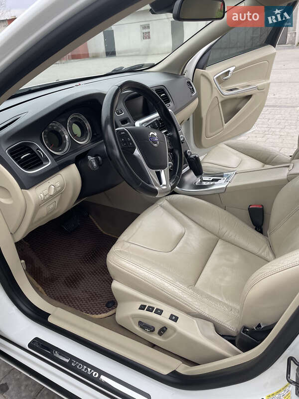 Седан Volvo S60 2012 в Львове