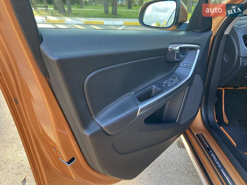 Седан Volvo S60 2013 в Киеве фото 25 Седан Volvo S60 2013 в Киеве