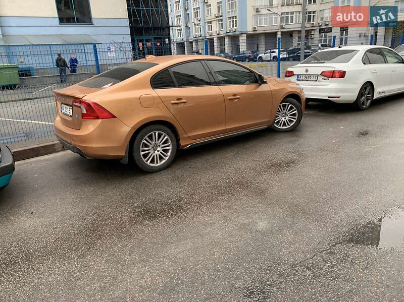 Седан Volvo S60 2012 в Киеве
