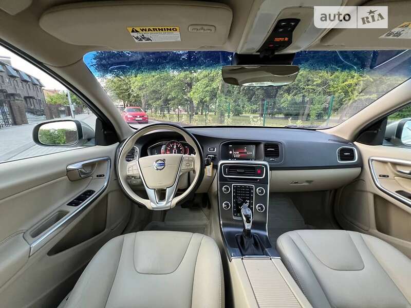 Седан Volvo S60 2015 в Кропивницком