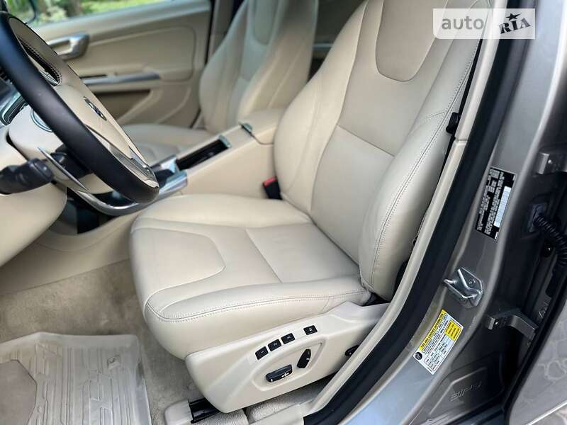 Седан Volvo S60 2015 в Кропивницком