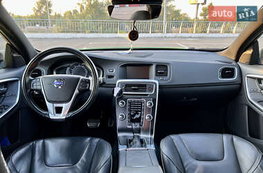 Седан Volvo S60 2015 в 