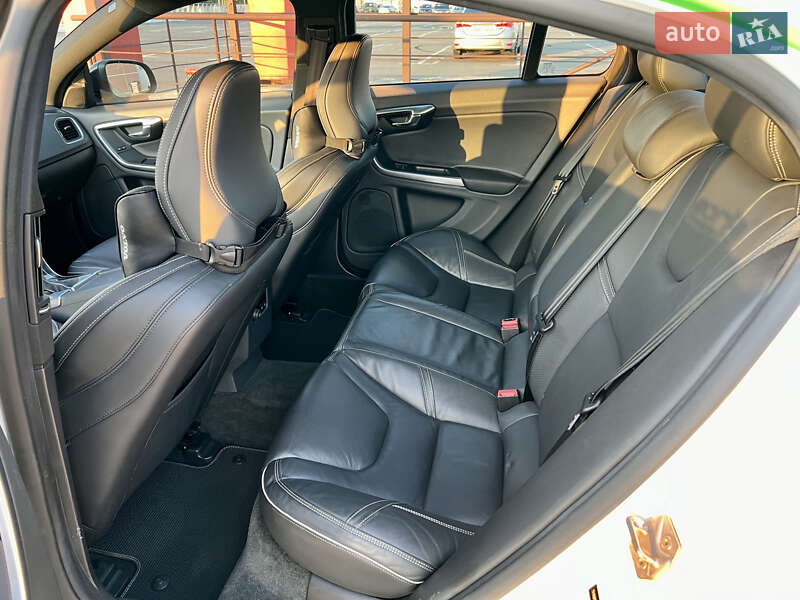 Седан Volvo S60 2015 в Киеве фото 45 Седан Volvo S60 2015 в Киеве