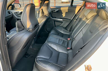 Седан Volvo S60 2015 в 