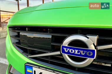 Седан Volvo S60 2015 в 