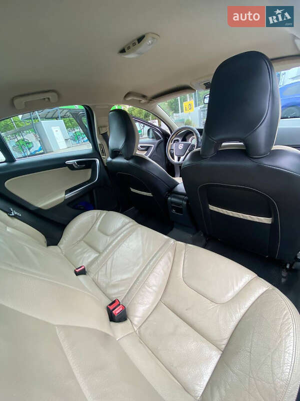 Седан Volvo S60 2010 в Черновцах
