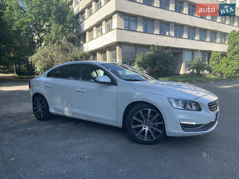 Седан Volvo S60 2017 в Киеве