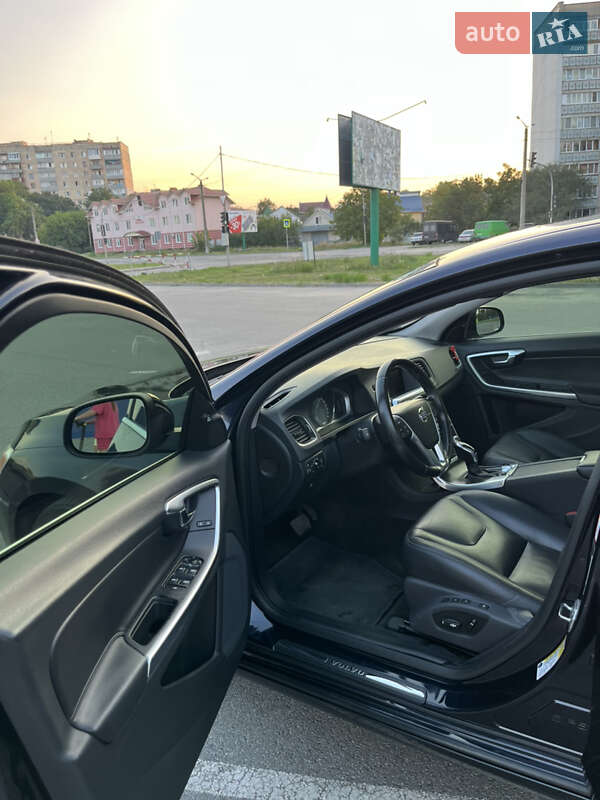 Седан Volvo S60 2015 в Каменец-Подольском
