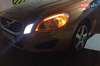Седан Volvo S60 2012 в 