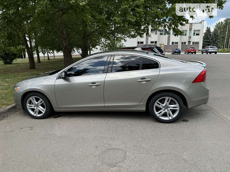 Седан Volvo S60 2014 в Южноукраїнську