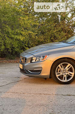 Седан Volvo S60 2014 в Южноукраинске