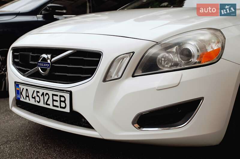 Седан Volvo S60 2010 в Киеве