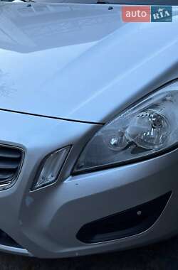 Седан Volvo S60 2012 в 