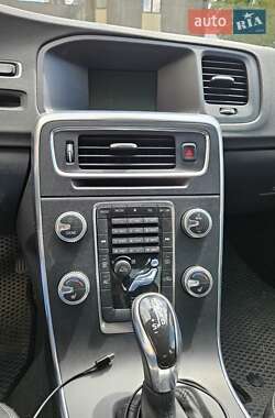 Седан Volvo S60 2015 в 