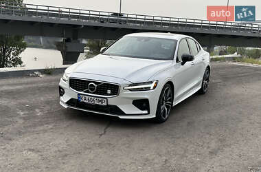 Седан Volvo S60 2019 в Киеве