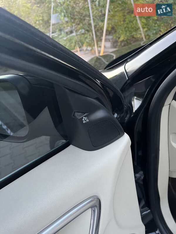Седан Volvo S60 2014 в Рівному