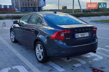 Седан Volvo S60 2012 в 