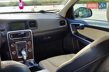Седан Volvo S60 2012 в 