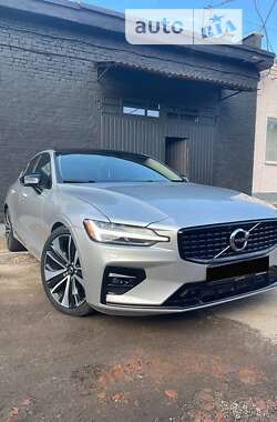 Седан Volvo S60 2022 в Львові